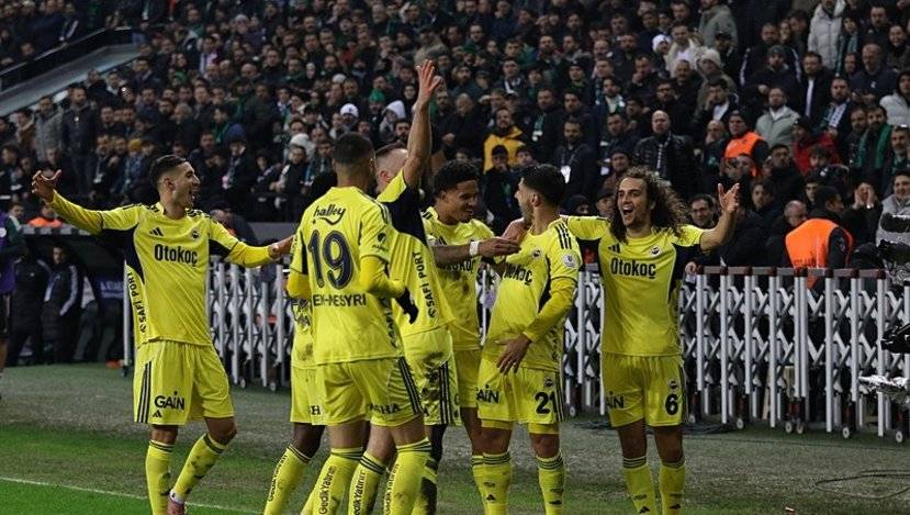 Fenerbahçe Kocaelispor deplasmanından 2-0 galibiyetle döndü