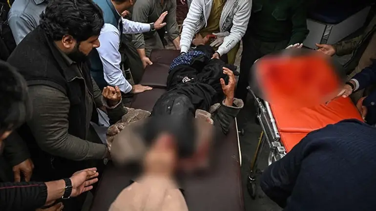 Pakistan'da cuma namazı sırasında camiye saldırı! En az 31 ölü, 169 yaralı