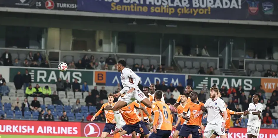 Selçuk Sports Başk TS şifresiz canlı maç izle taraftarium24 Başakşehir Trabzonspor justintv jestyayın bedava canlı izle