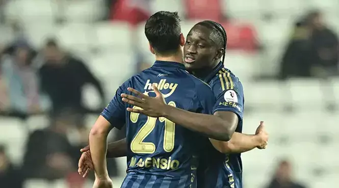 Fenerbahçe Antalya'da kayıplarda 2-2