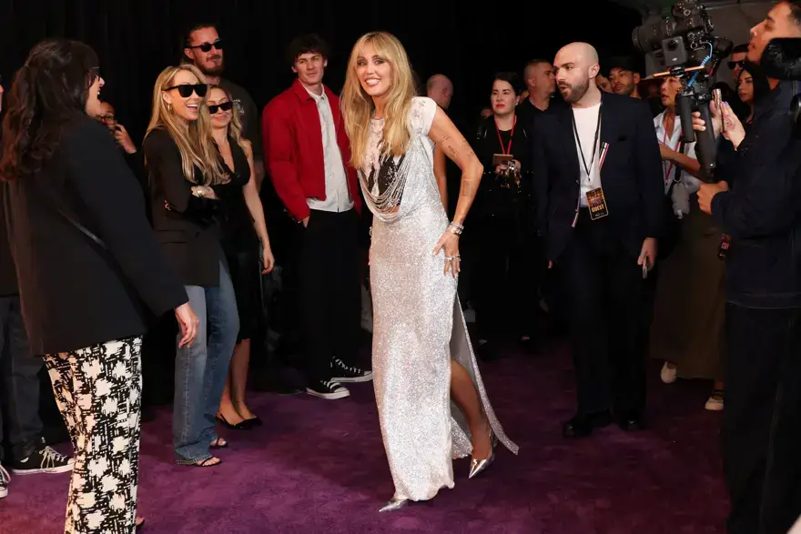 Miley Cyrus’tan Hannah Montana Galasında Şok İtiraf: Şimdiden Yoruldum!