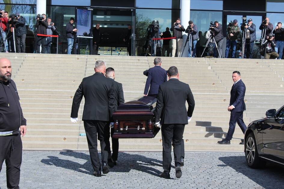 Türk futbolu bir efsaneye veda ediyor: Lucescu için saygı duruşu kararı