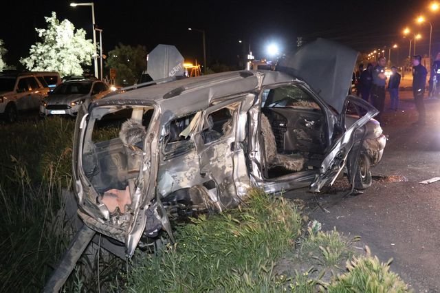 hafif ticari araçla minibüs çarpıştı: 5 yaralı
